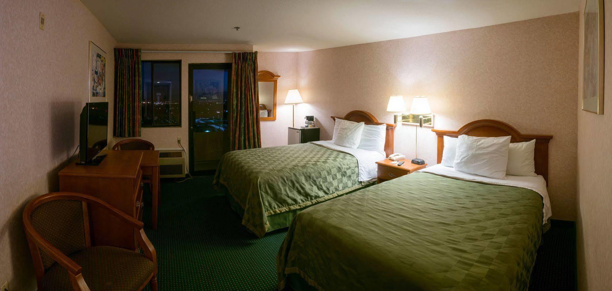 سان برناردينو San Bernandino Inn & Suites المظهر الخارجي الصورة